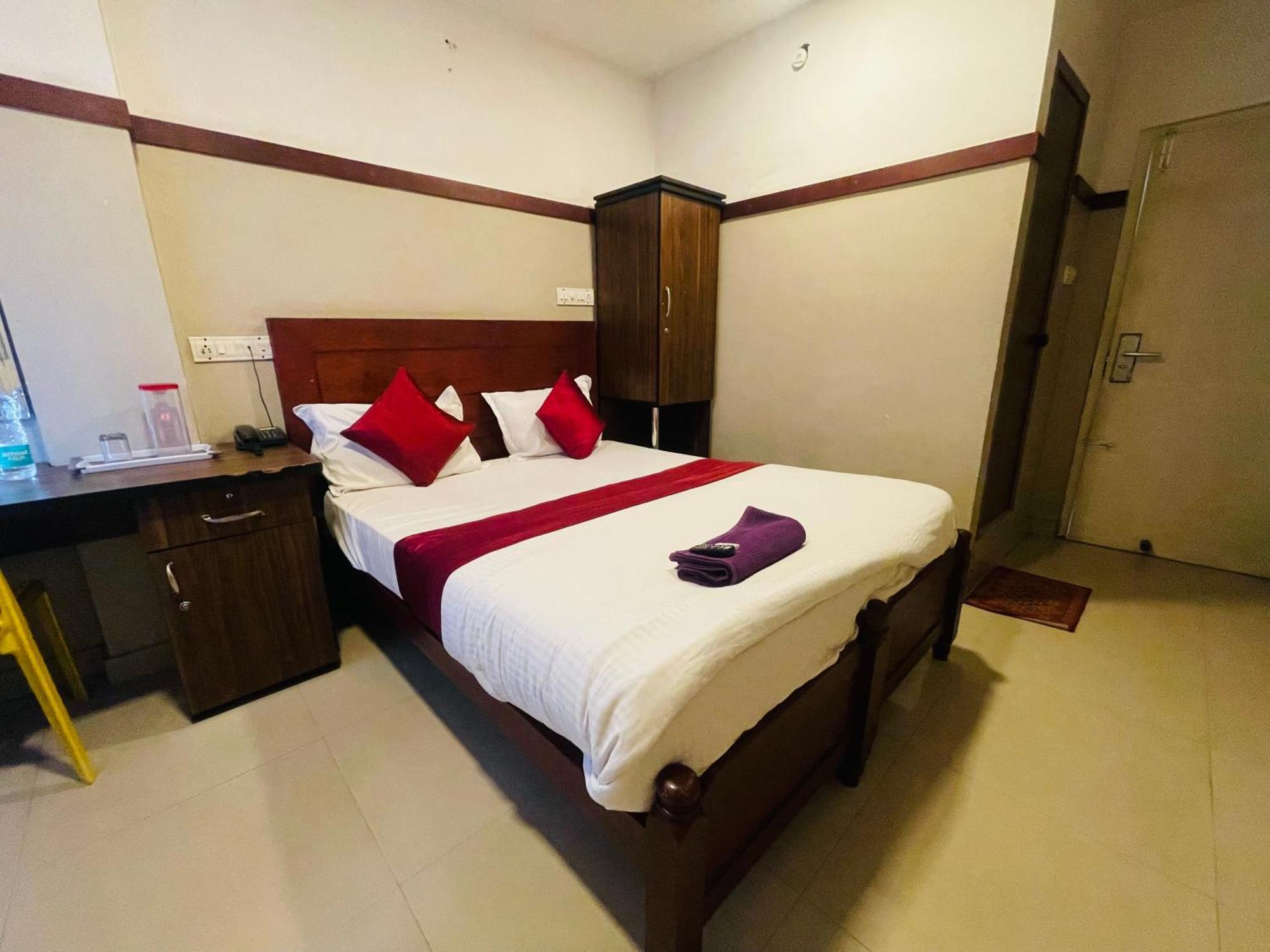 Rio Rooms Mims Calicut Exteriör bild