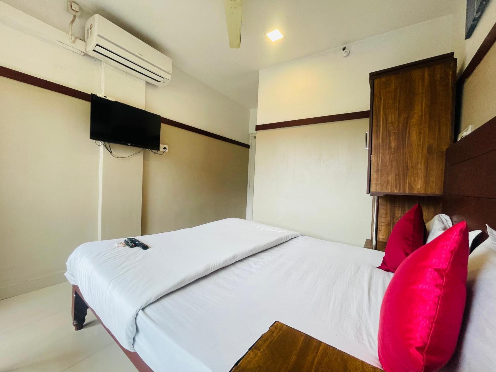 Rio Rooms Mims Calicut Exteriör bild