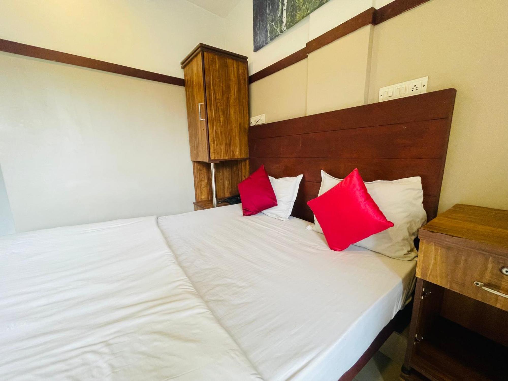 Rio Rooms Mims Calicut Exteriör bild