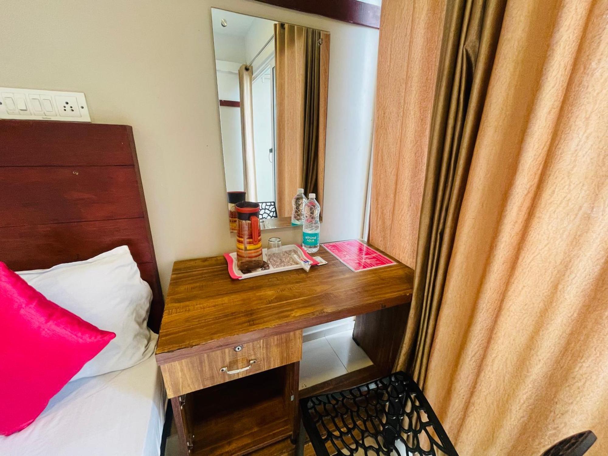 Rio Rooms Mims Calicut Exteriör bild