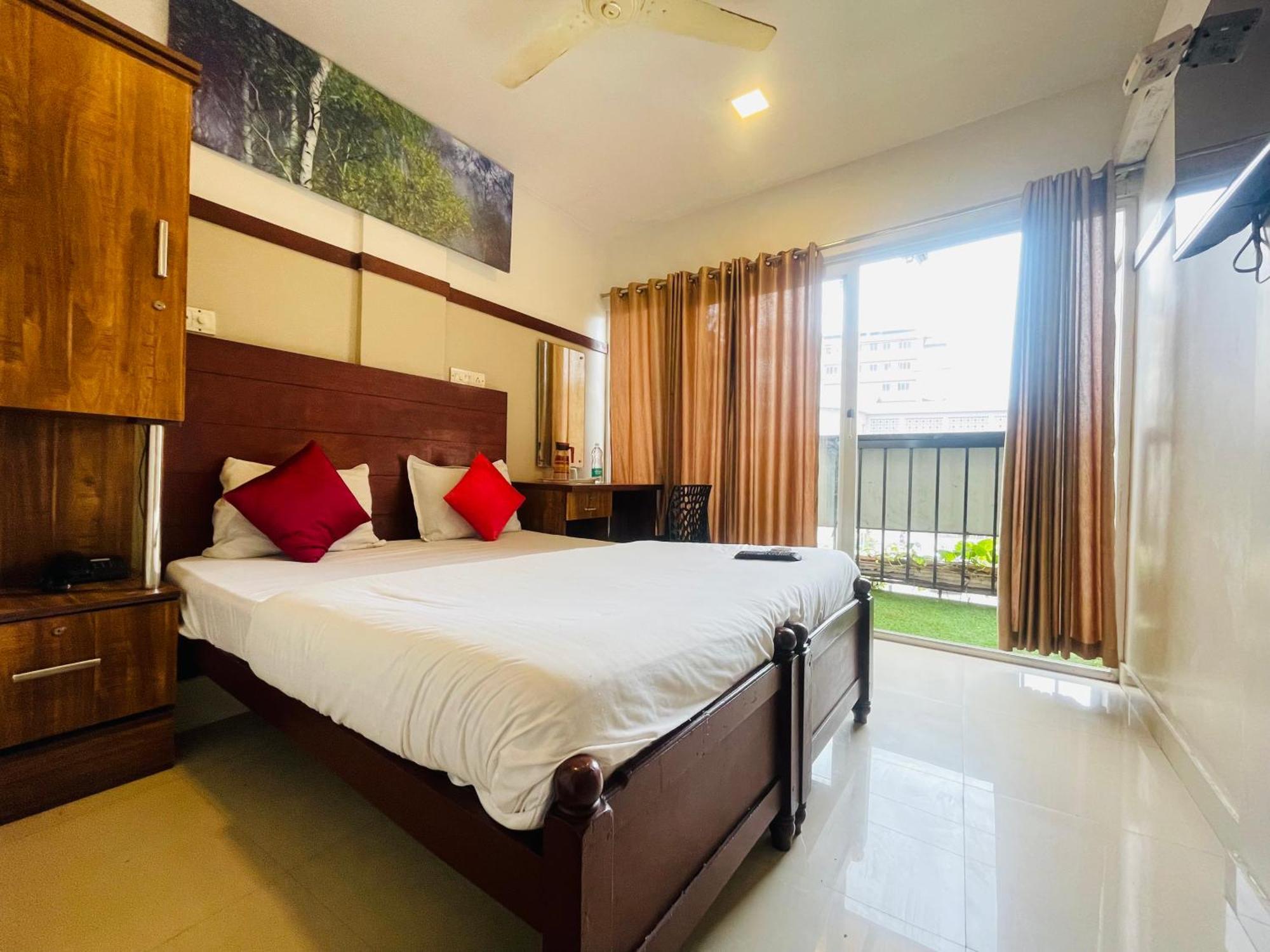 Rio Rooms Mims Calicut Exteriör bild