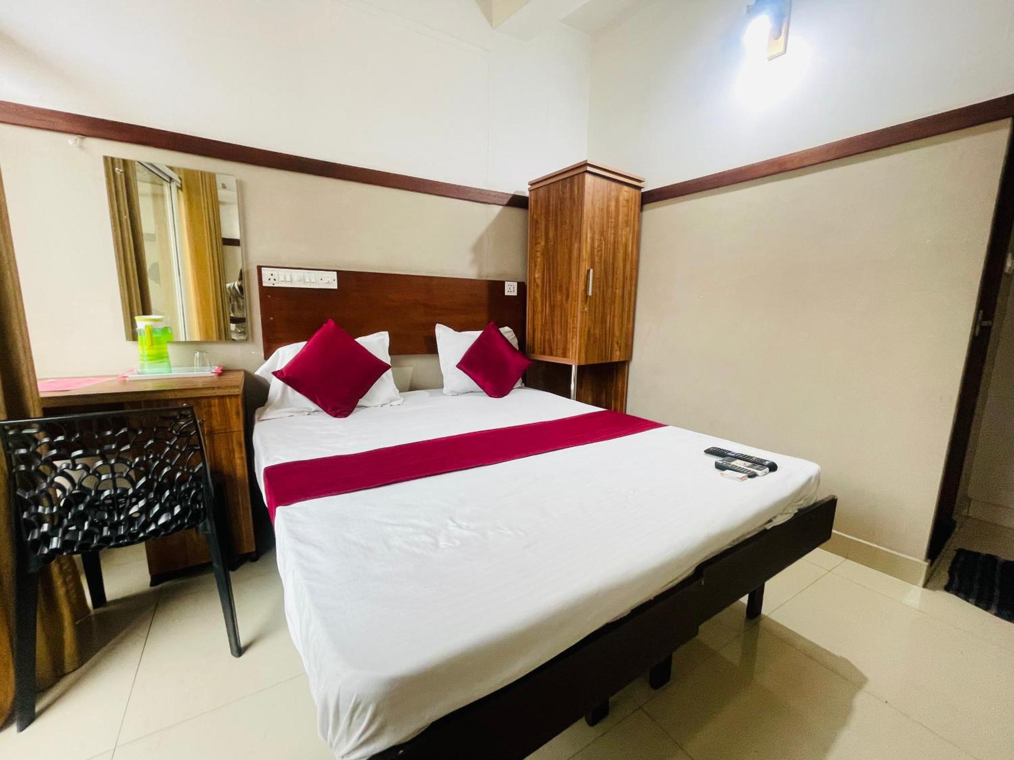 Rio Rooms Mims Calicut Exteriör bild