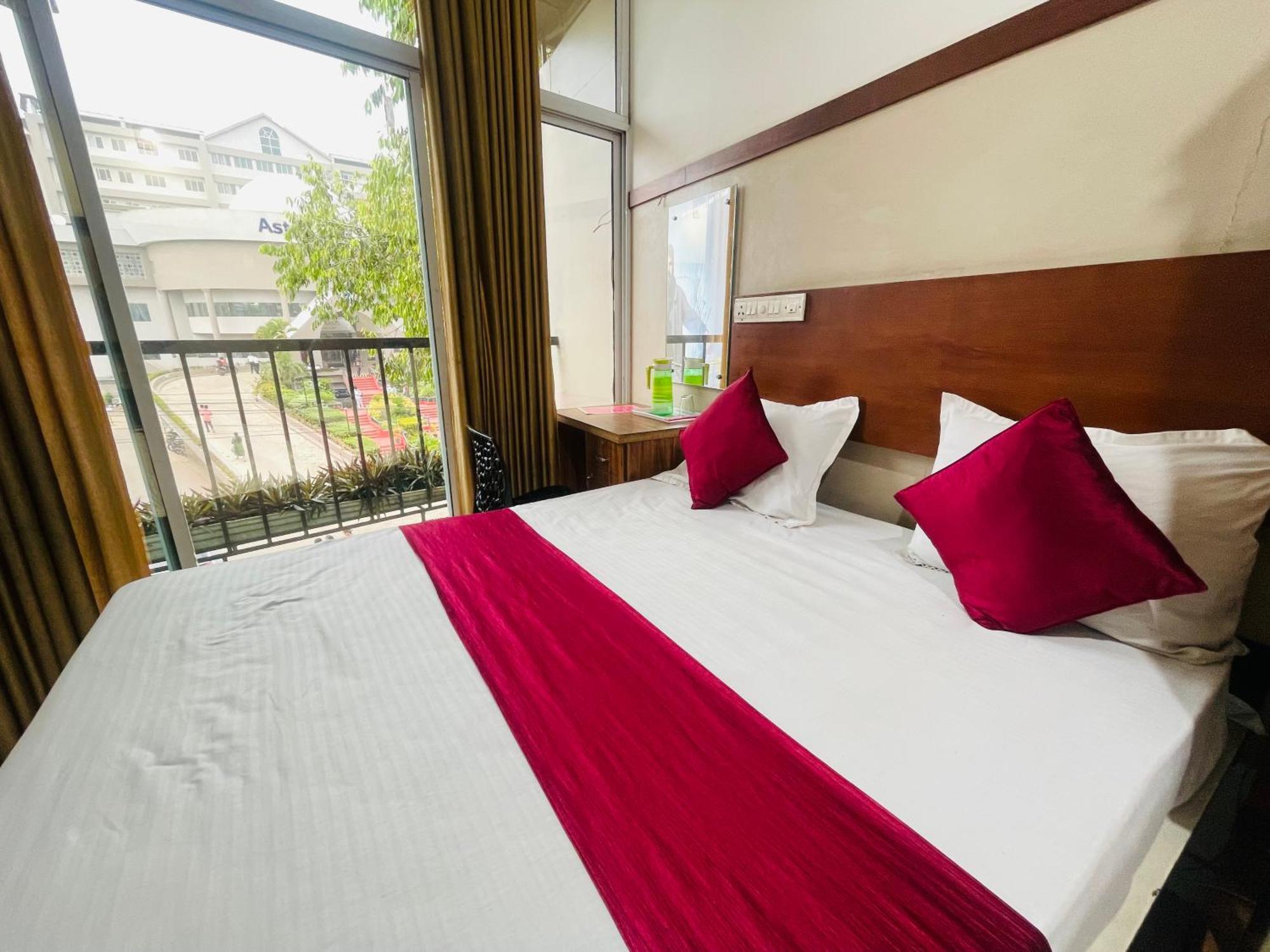Rio Rooms Mims Calicut Exteriör bild